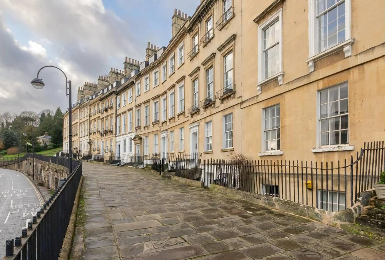 Pass The Keys Bijoux Central Bath Period Apartment And Parking 0*,  United Kingdom