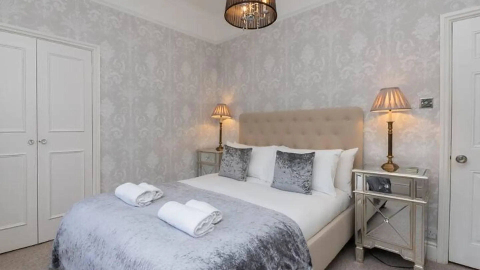 Pass The Keys Bijoux Central Bath Period Apartment And Parking