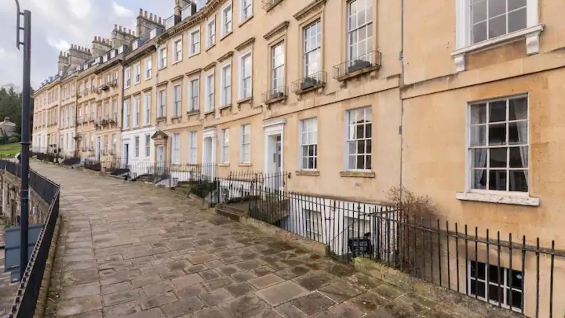 Pass The Keys Bijoux Central Bath Period Apartment And Parking