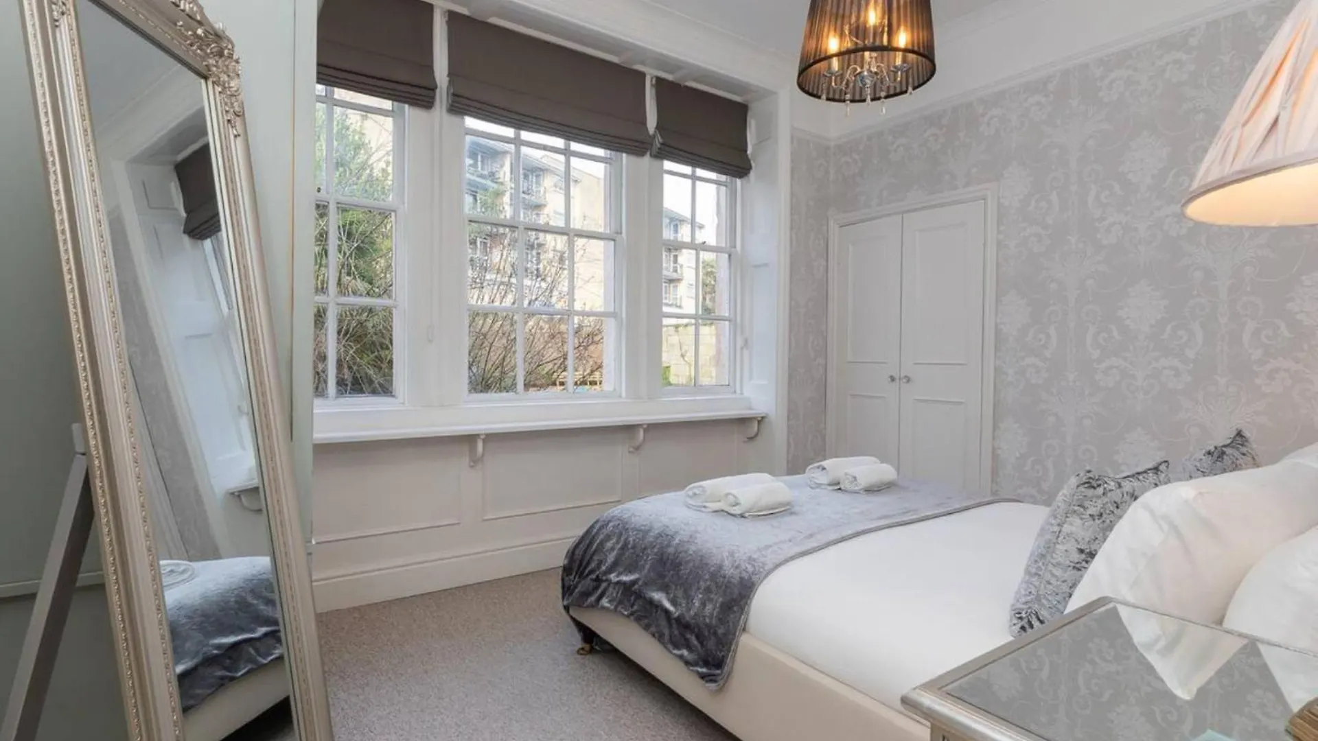Pass The Keys Bijoux Central Bath Period Apartment And Parking