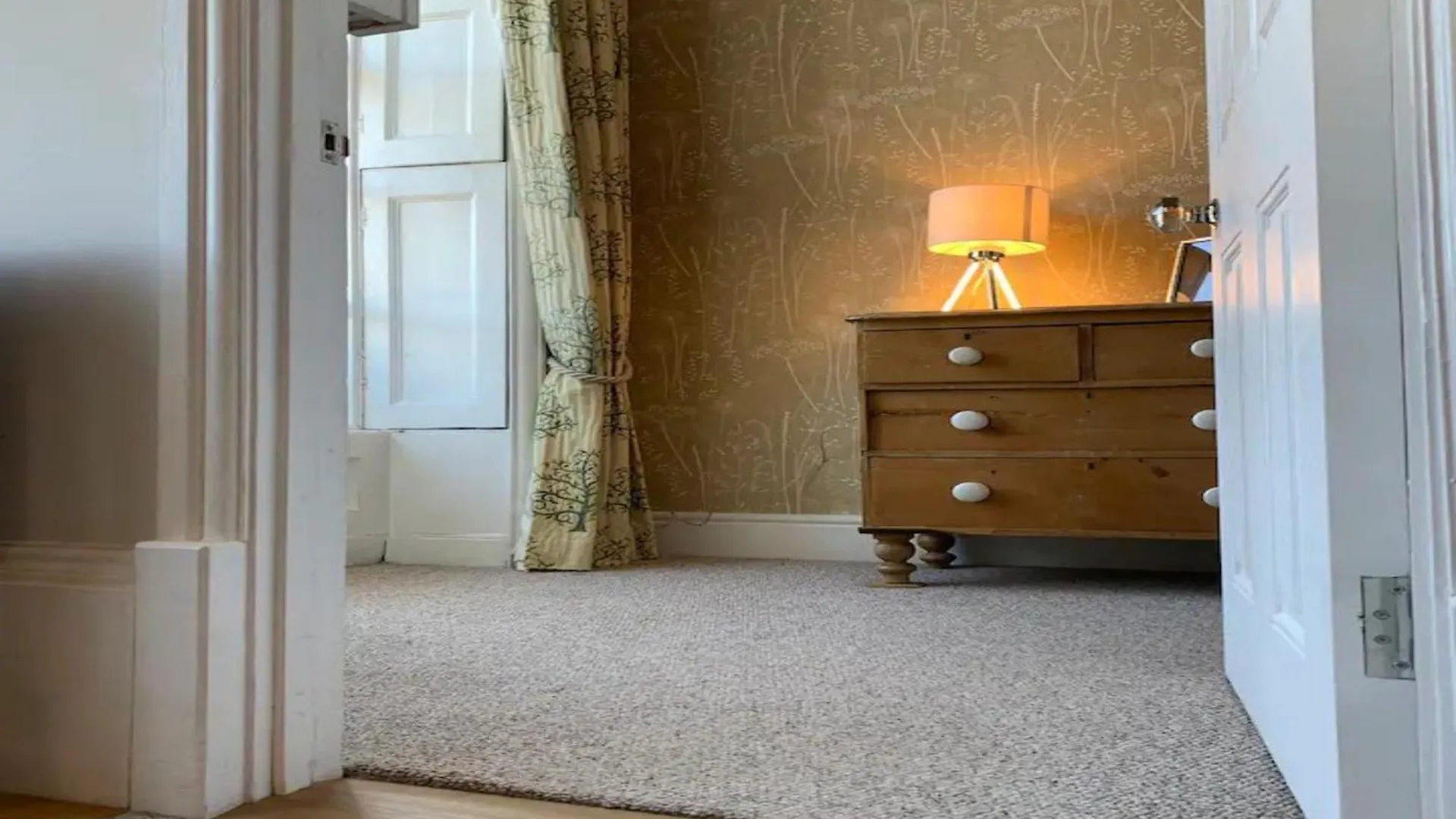 Pass The Keys Bijoux Central Bath Period Apartment And Parking