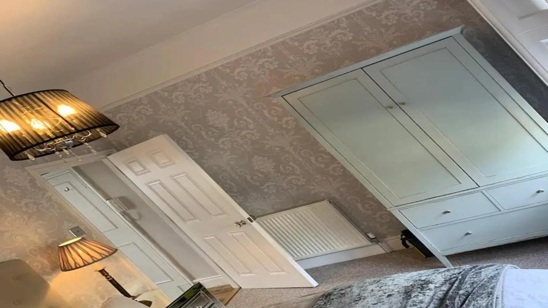 Pass The Keys Bijoux Central Bath Period Apartment And Parking 0*,  United Kingdom